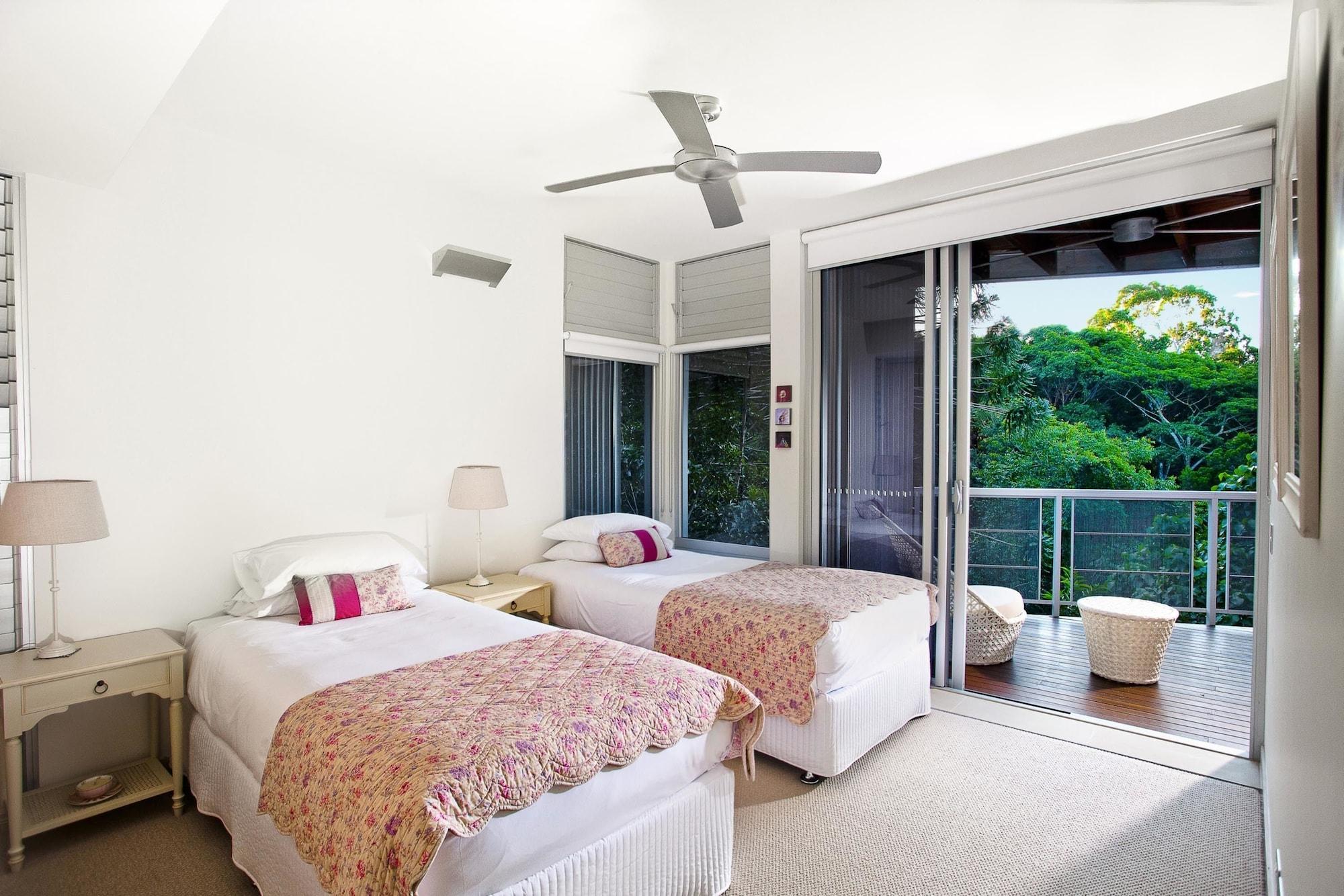 Peppers Noosa Resort And Villas Екстериор снимка A bedroom at the resort