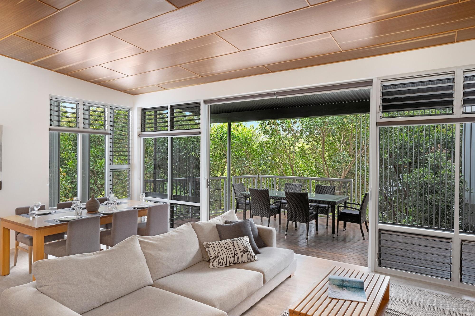 Peppers Noosa Resort And Villas Екстериор снимка Living room with a view of the rainforest