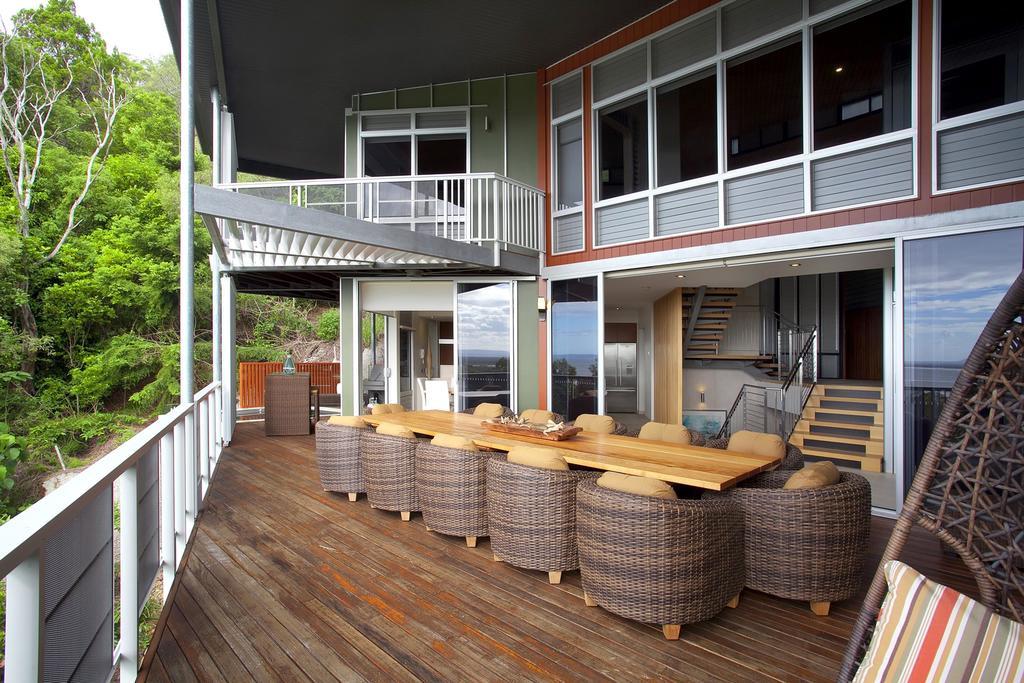 Peppers Noosa Resort And Villas Екстериор снимка The deck of a villa at the resort