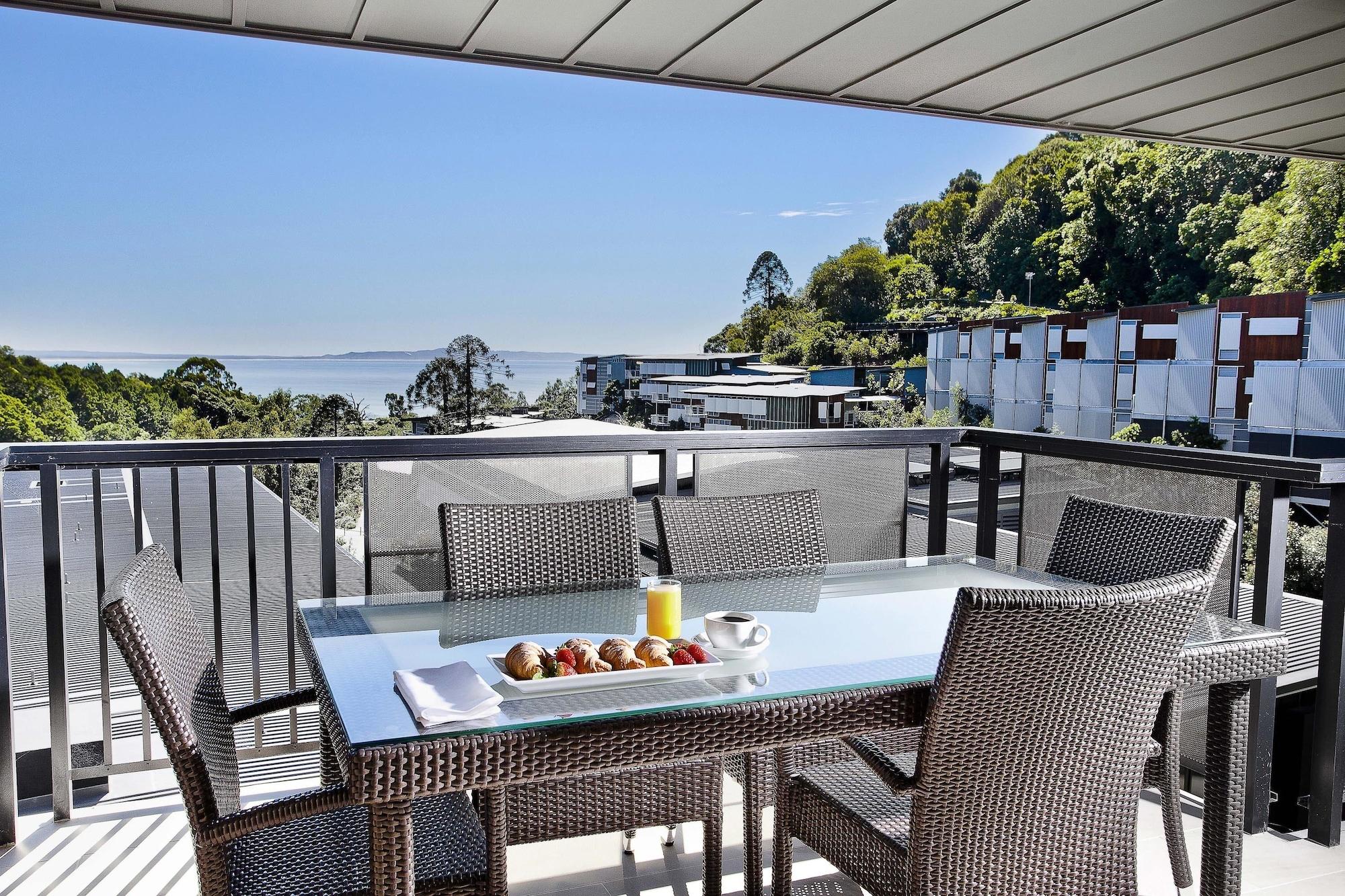 Peppers Noosa Resort And Villas Екстериор снимка A balcony with a retractable awning