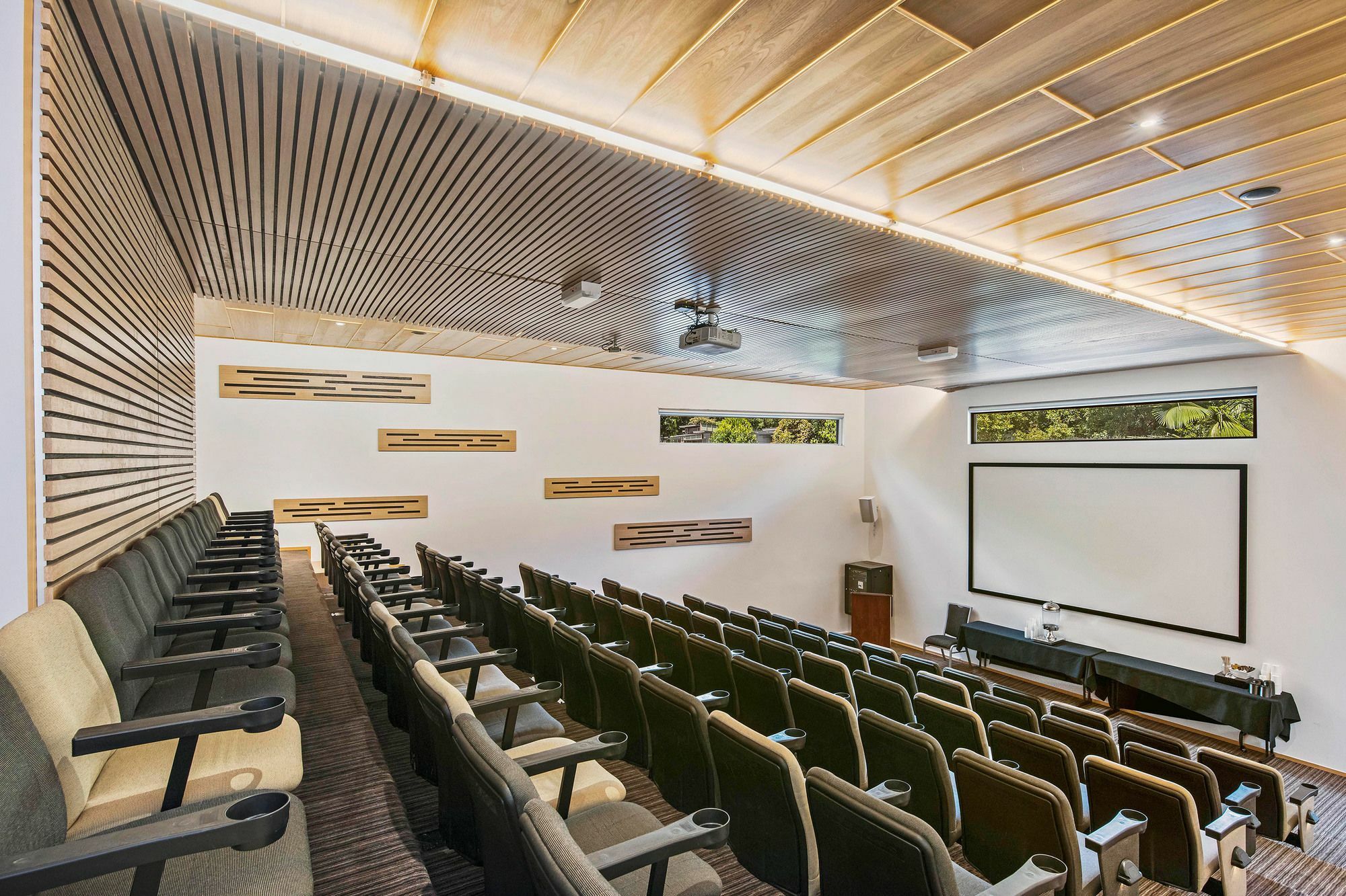 Peppers Noosa Resort And Villas Екстериор снимка The auditorium at the Center for the Arts